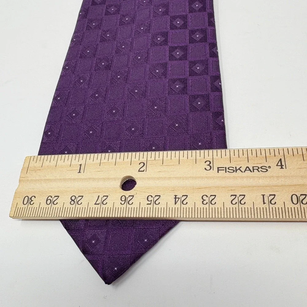 Calvin‎ Klein Men 100% Silk Geometric Pattern Purple Necktie